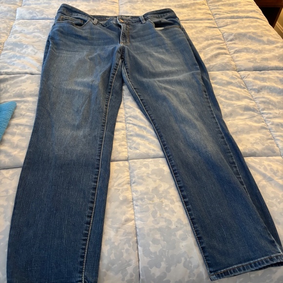 Universal Thread Ladies Jeans - Picture 3 of 3